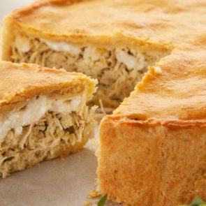 Torta de Frango com Creme de Ricota e Azeitonas Verdes